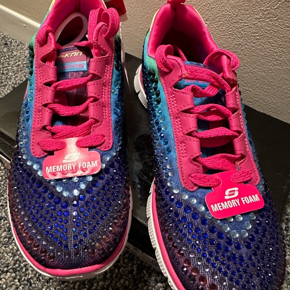 Skechers Shoes - NWT: Sketchers workout sneakers SZ 6.5